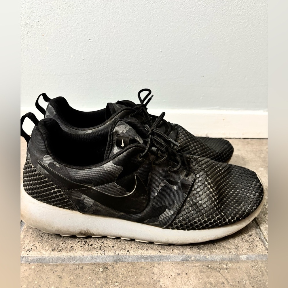 Nike Black Athletic Shoes
